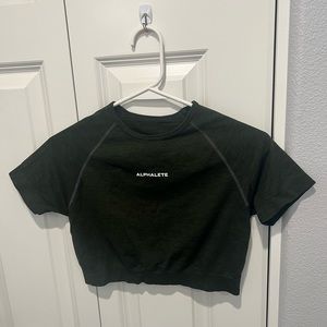 Alphalete crop. 💚